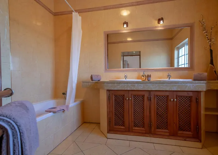 Alojamento de Acomodação e Pequeno-almoço Al Meida 3*