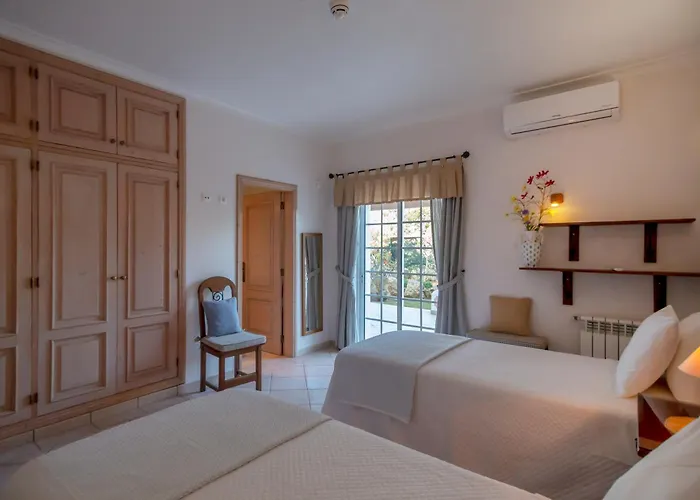 Alojamento de Acomodação e Pequeno-almoço Al Meida 3*