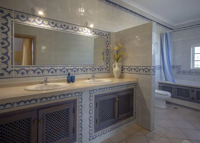 Alojamento de Acomodação e Pequeno-almoço Al Meida 3*