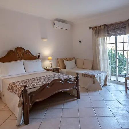 Al Meida Bed and Breakfast Αλμπουφέιρα